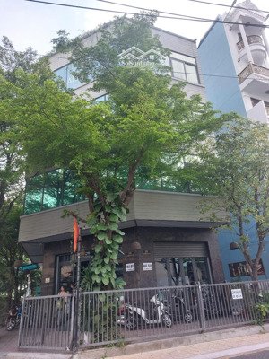 bán nhà hẻm 8m thông xe tải p14, q10. dt (6*14. nh: 14m) nhà 5 tầng + thang máy. 18.5 tỷ còn tl