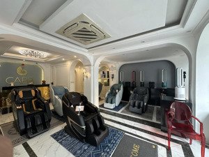 mặt phố nguyễn chí thanh - tòa nhà bề thế - 84m x 8 tầng - mt 9.4m - dòng tiền hấp dẫn