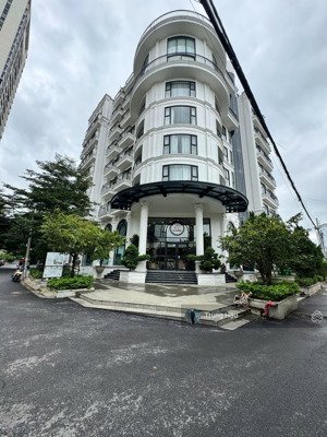 dòng tiền 24 tỷ/năm - bán tòa chdv 4.500m2 - 200 phòng . lê văn sỹ hầm - 8 tầng - giá 100 tỷ