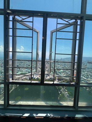 bán căn hộ 3 phòng ngủ,view hồ thoáng mát.