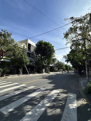 bán lô góc đường thành thái + nguyễn nho tuý. vị trí kd đông đúc