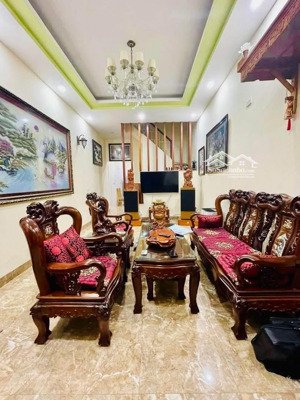 cần bán gấp nhà p kim giang q hoàng mai. dt 66m2 3t mt 4m, giá 10,8 tỷ