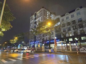 ô tô tránh, th. máy, full nt, kd, phố hoàng như tiếp, bồ đề, lb, dt 120 m, 7 t, mt 7 m, giá 31 tỷ7