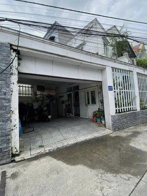 nhà lầu gần bệnh viện dĩ an giá 2 tỷ 990 triệu