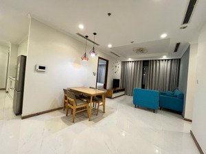 mình cần cho thuê gấp 2pn diện tích lớn 80m2 giá chỉ 23 tr/tháng tại vinhomes central park