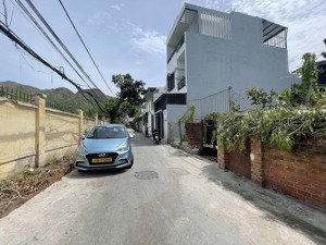 bán đất đường sử hy nhan, phường vĩnh hoà, nha trang. gần biển. dt:102m2. hướng tây. giá:70tr/m2