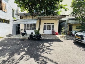 bán cặp đất đường 5.5m kẹp công 3 bên tặng dãy phòng trọ nhánh phó đức chính. giá siêu rẻ 15 tỉ