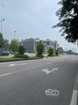 bán chân đế vinhomes kinh doanh - 2 mặt tiền - 1 mặt phố 1 mặt view trung tâm 6 toà nhà