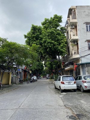 cực kỳ rẻ - chỉ hơn 200tr/m2 - bán nhà nguyễn văn cừ - gần 500m2 - lô góc - ô tô tránh