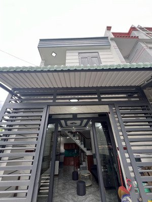 chính chủ kẹt tiền bán gấp nhà mới tinh, dọn vào ở ngay, gần chợ, ubnd mỹ hạnh