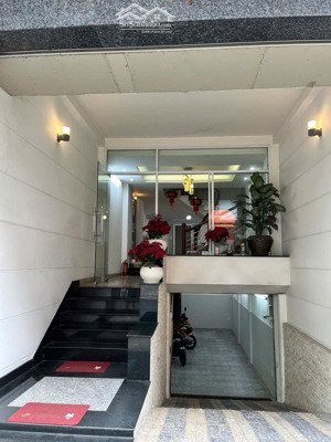 chính chủ bán nhà mặt tiền hoa hồng , phú nhuận , 4x16m, hầm 4 tầng nhà trống giá bán 25,2 tỷ
