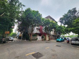 bán nhà riêng đường cổ linh, long biên. cạnh aeon, vin, golf long biên, nhà lô góc vỉa hè rộng