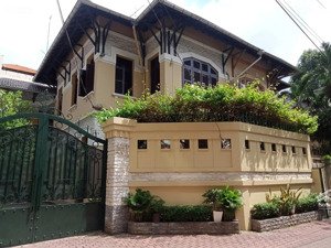 bán nhà lê văn lương quận 7. dt 12m x 17m .175m2 . giá 18 tỷ. gpxd 5 tầng. lotte. đh tôn đức thắng