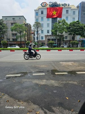nguyễn chí thanh - đống đa.toà nhà tuyệt đẹp phố víp,mặt phố chính dòng tiền ổn định.vị trí đắc địa