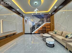 Bán nhà mới 2 tầng 100m2 5.5 tỷ đường Võ Quảng gần tòa nhà hành chính Hòa Xuân
