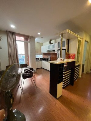 bán căn hộ 155 nguyễn chí thanh q5, dt 61.3m2, 2pn, 1wc, tầng cao, view tb. giá bán: 3.55 tỷ còn tl