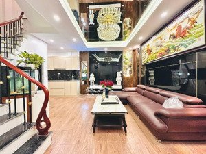 hoa hậu hbt- ful nội thất - gần phố - ở luôn
35m - 4tầng - nhỉnh 7đ
sdcc 