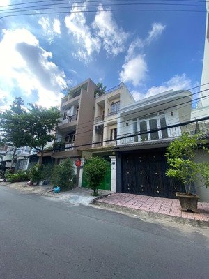 vị trí cực đẹp hẻm xe hơi ngay lê quang định p7 dt 5x17m sổ đẹp sát mặt tiền đường gía chỉ 10 tỷ