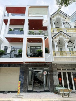 nhà phố 3 tầng mặt tiền kinh doanh sổ hồng hoàn công