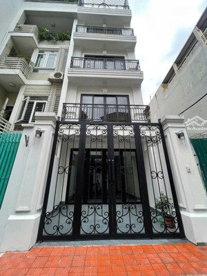 ô tô tránh thang máy full nội thất bồ đề long biên hà nội