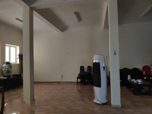 mặt bằng kinh doanh 2 tầng(có thể thuê lẻ từng tầng) ở tầng khu vĩnh niệm, dt 250m2, giá siêu rẻ