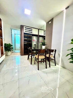 tập thể đồng xa - mai dịch- diện tích sử dụng 70m- 2 phòng ngủ - 2 wc, 3 mặt thoáng, ban công rộng