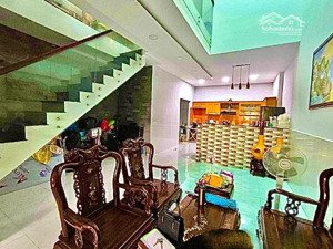 ban nhà đẹp hẻm 8m 3 tầng dt 5x19m 90m2 chỉ 9.5 tỷ, gần đh luật, ql13