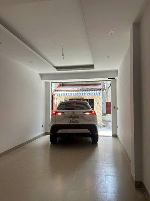 trung phụng gara ô tô nhà đẹp 65m², 5 tầng, chỉ 11 tỷ!