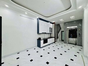 nhà xây mới - 5 tầng thang máy - 15m ra phố lê thanh nghị 42 m -mt 6m siêu rộng