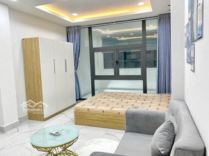 chính chủ cho thuê căn hộ view kính tiện nghi máy giặt riêng ngay bến vân đồn ở liền được