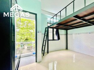 cho thuê chdv phòng gác ban công, cửa sổ trời full nội thất gần ngay ga metro - đỗ xuân hợp