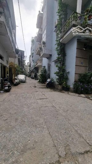 bán nhà ngõ ô tô tránh đường giải phóng. nhà dân xây lô góc gần phố giá siêu tốt