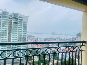 bán căn 2 ngủ 82m2 - view hồ - tầng trung - ban công đông nam - sẵn dòng tiền cho thuê- đã có sổ