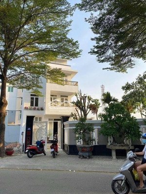 bán 2 căn nhà biệt thự kdc gia hòa mặt tiền nguyễn đình thi, quận 9. giá 21,9 tỷ và 25 tỷ, sổ hồng.