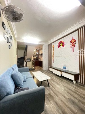 cho thuê nhà 6 tầng tại đội cấn,ba đình,full đồ 15tr