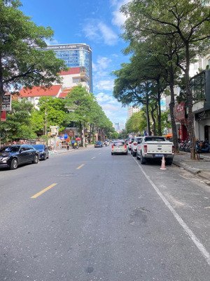 vị trí siêu đẹp toà nhà văn phòng cao cấp thiết kế hiện đại phân lô ô tô tránh