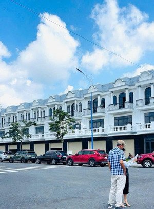 bán gấp shophouse 3 tầng. sổ hồng công chứng. giá: 3,5 tỷ. nhà hoàn thiện cả trong ngoài