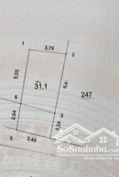 mặt ngõ bằng liệt kinh doanh ô tô chạy qua nhà