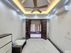 lô góc - nhà đẹp ở ngay - mặt ngõ rộng- thông thoáng - sô đẹp - chốt liền