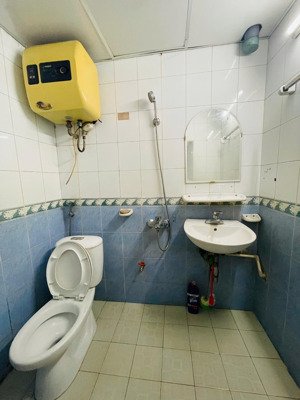 chính chủ cho thuê căn hộ tập thể tầng 1 đường hoàng ngọc phách, hn, 80m2 2n1k1wc