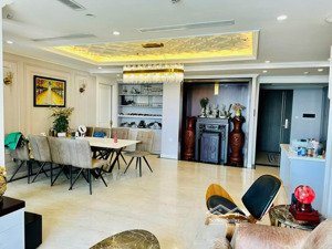 hapulico cần bán căn hộ 3 phòng ngủ - dt 102 m2 - giá 8,9 tỷ nhà full nội thất - lh 