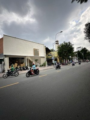 bán tòa nhà mặt tiền lê văn sỹ, quận 3, giá tốt