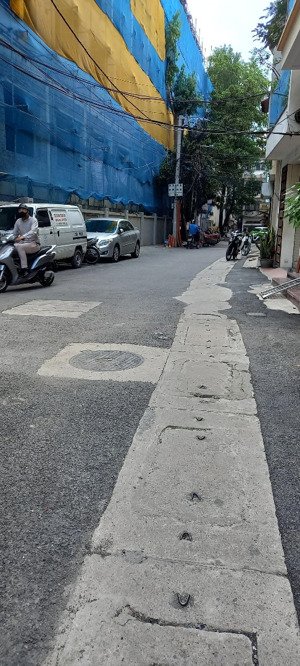 cần bán căn nhà 72.5m2x4.5 tầng +1 hầm xuân đỉnh, ngõ 6-7m ô tô tránh. nhà gần cấp 1.2.3 xuân đỉnh.