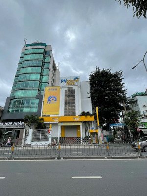 bán tòa nhà mặt phố p7 - q. phú nhuận hcm thu 3.3 tỷ/ năm . giá 185 tỷ ( tl)