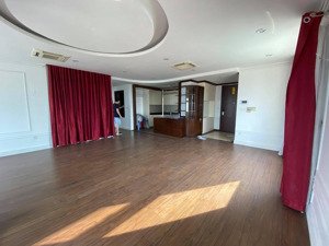 tôi bán căn đập thông 140m view sông hoà bình green nhà mới giá siêu rẻ chỉ hơn 9 tỉ