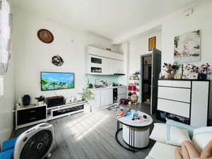 chính chủ bán căn 2 phòng ngủ 1 toilet 52m2 đã sửa đẹp, ban công đông nam toà ct21 giá đầu tư