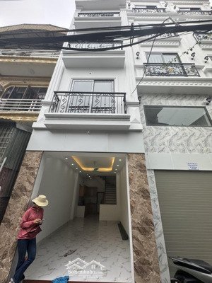 nhà đẹp phúc lợi ô tô đỗ cửa mới kính koong. hàng xóm sát vách với vinhomes