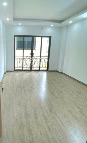 đại la 38m - 5 tầng - thang máy - 30m ra mặt phố ôtô tránh - sổ đỏ vuông vắn - chỉ nhô 9 tỷ