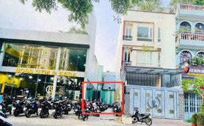 mặt tiền tân hương. dt 4 x 20m vuông vức. giá 12 tỷ