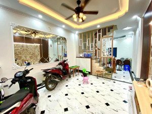 chính chủ bán nhà pháo đài láng 40m2 x 5 tầng, mt4m, gần oto, đủ nội thất ở ngay